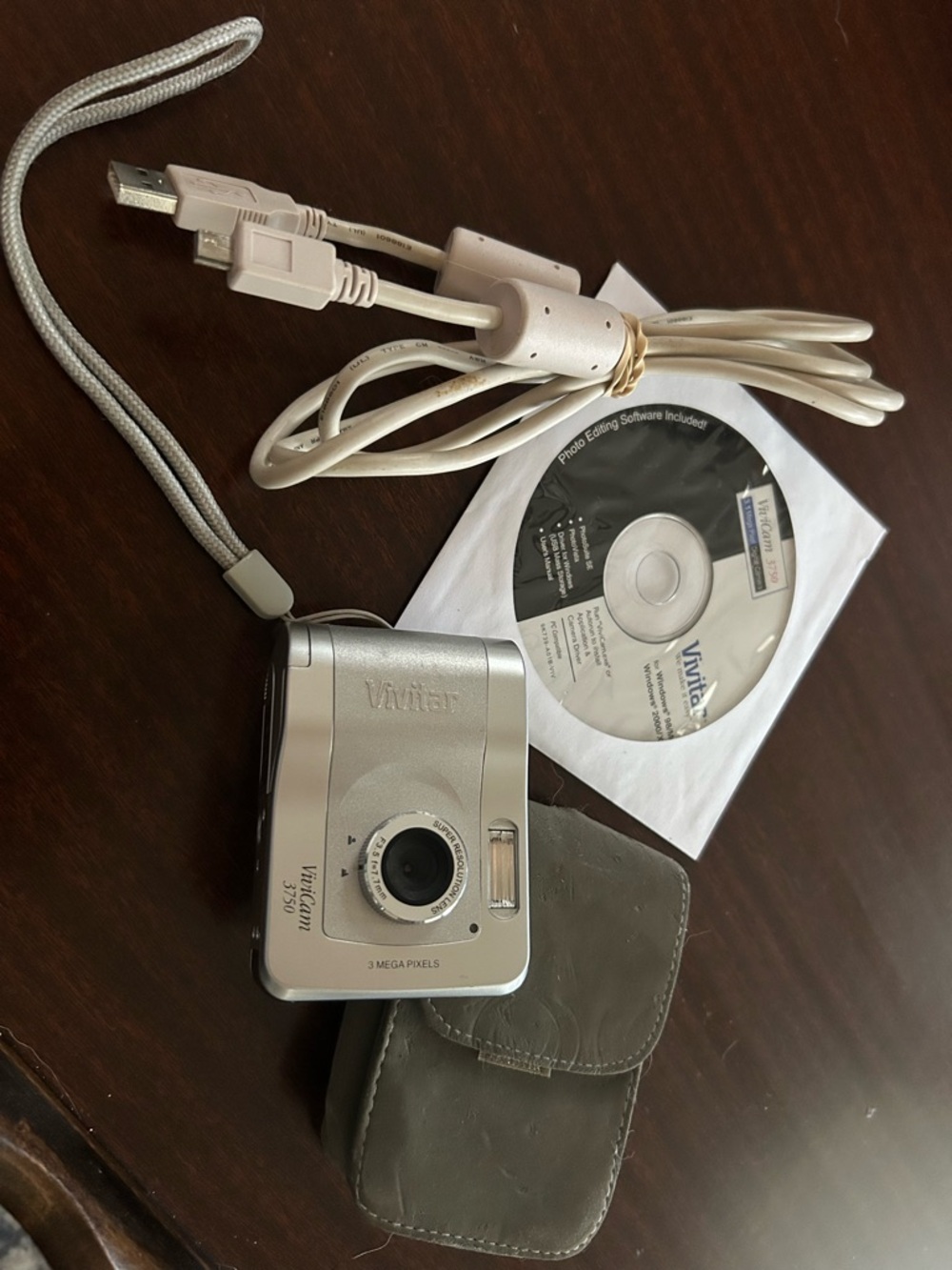 Vivitar 3750 3.1MP Digital Camera in Silver with Case and Cables